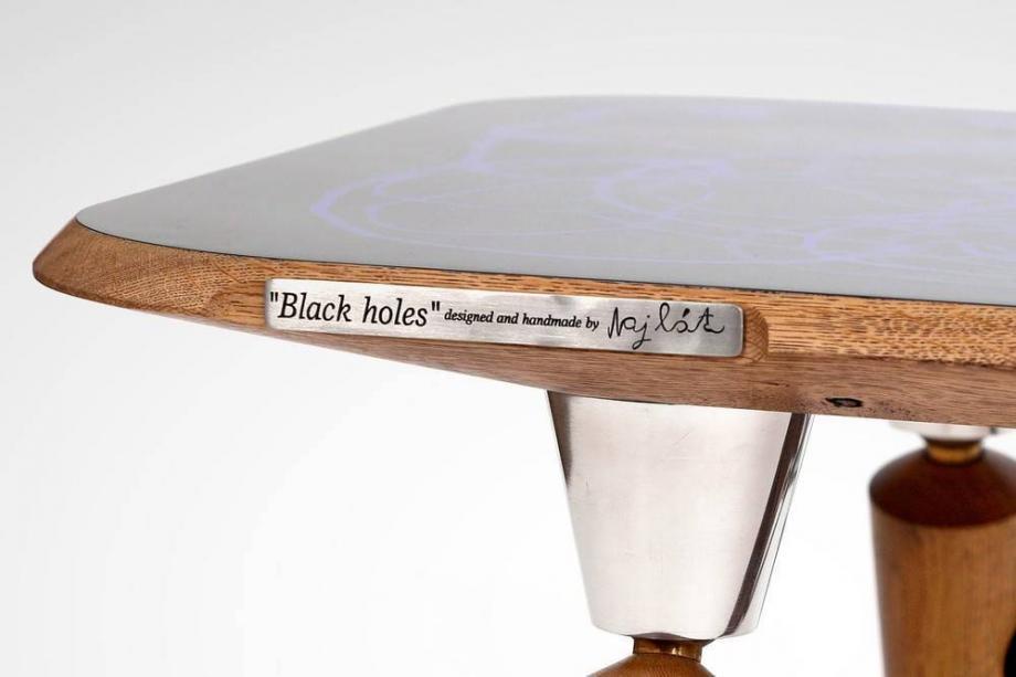 Atelier Hlavina: Šimon Majlát - Black Holes – konferenčný stolík